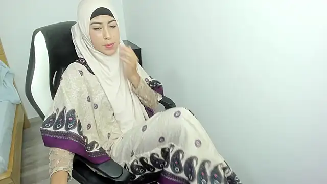 Snapshot of chaymae_nah_ chatting on March 10, 3:52 pm chaymae nah online show from March 10, 3:52 pm