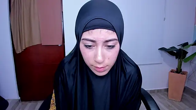Snapshot of chaymae_nah_ chatting on March 11, 2:10 am chaymae nah online show from March 11, 2:10 am