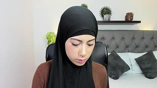 Snapshot of chaymae_nah_ chatting on March 12, 12:36 pm chaymae nah online show from March 12, 12:36 pm