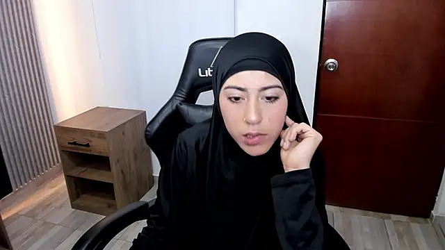 Snapshot of chaymae_nah_ chatting on March 18, 7:31 pm chaymae nah online show from March 18, 7:31 pm