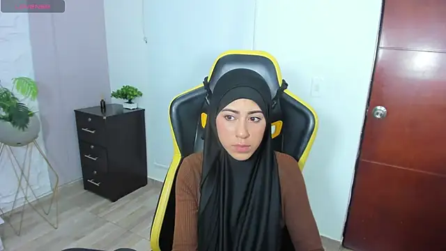 Snapshot of chaymae_nah_ chatting on March 19, 7:27 pm chaymae nah online show from March 19, 7:27 pm