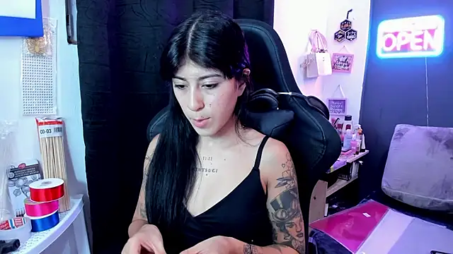 Snapshot of chaymae_nah_ chatting on April 22, 1:52 am chaymae nah online show from April 22, 1:52 am