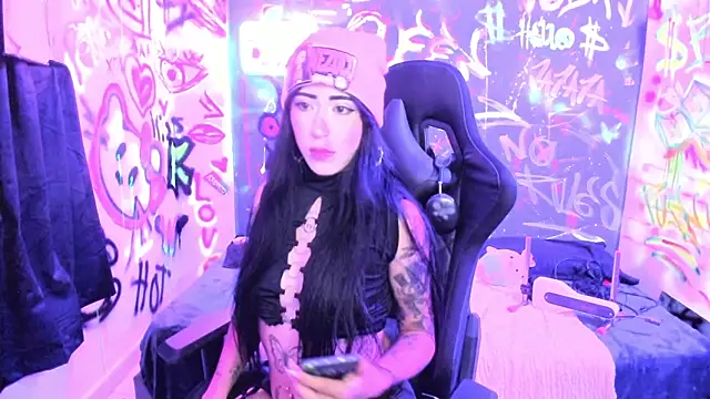 Snapshot of chaymae_nah_ chatting on April 29, 3:10 am chaymae nah online show from April 29, 3:10 am