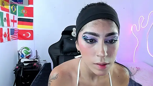 Snapshot of chaymae_nah_ chatting on June 23, 12:52 am chaymae nah online show from June 23, 12:52 am