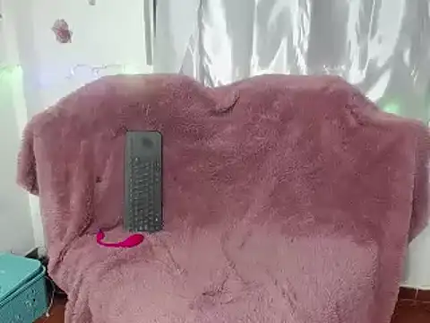 Snapshot of ameliefederline11 chatting on December 30, 2:42 am ameliefederline11 online show from December 30, 2:42 am