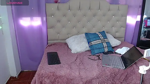 Snapshot of ameliefederline11 chatting on March 18, 8:48 pm ameliefederline11 online show from March 18, 8:48 pm