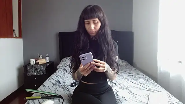 Emilia 1995 online show from November 19, 4:51 pm