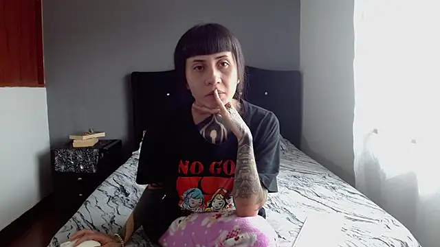 Emilia 1995 online show from June 18, 4:00 pm