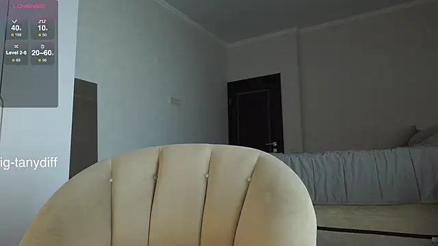 Snapshot of diffgirls2 chatting on February 5, 7:39 am diffgirls2 online show from February 5, 7:39 am