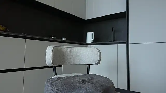 Snapshot of diffgirls2 chatting on February 23, 1:10 pm diffgirls2 online show from February 23, 1:10 pm