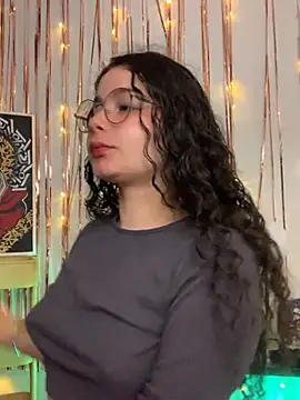 Snapshot of Antoniart_ chatting on January 3, 2:43 am Antoniart online show from January 3, 2:43 am