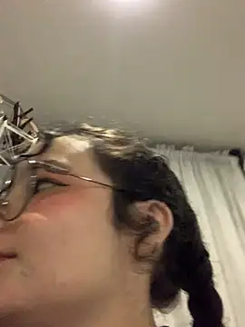 Snapshot of Antoniart_ chatting on February 22, 2:17 am Antoniart online show from February 22, 2:17 am