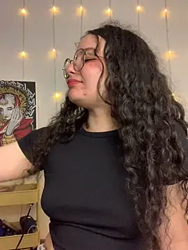 Snapshot of Antoniart_ chatting on March 5, 3:51 am Antoniart online show from March 5, 3:51 am