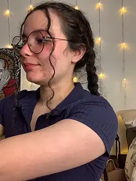 Snapshot of Antoniart_ chatting on March 9, 5:22 am Antoniart online show from March 9, 5:22 am