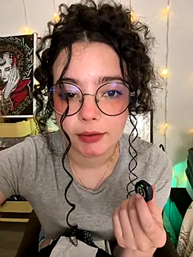 Snapshot of Antoniart_ chatting on October 20, 2:01 am Antoniart online show from October 20, 2:01 am