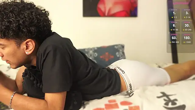 Snapshot of harrytwink18 chatting on December 9, 4:15 pm harrytwink18 online show from December 9, 4:15 pm