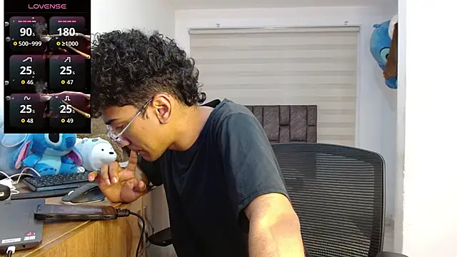 Snapshot of harrytwink18 chatting on September 11, 5:46 pm harrytwink18 online show from September 11, 5:46 pm