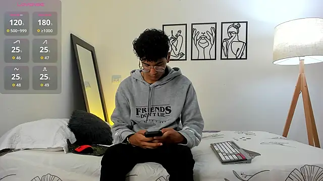 harrytwink18 online show from January 13, 1:49 pm