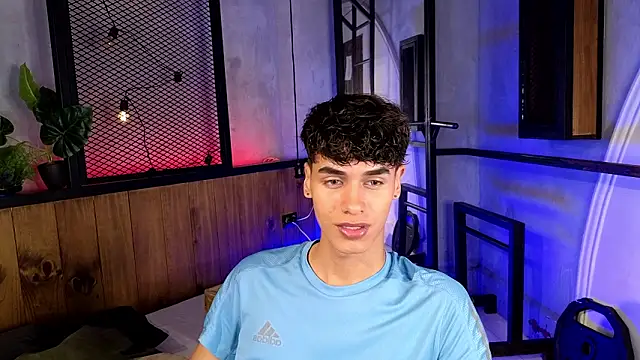 Snapshot of andrewortix chatting on March 28, 4:45 am andrewortix online show from March 28, 4:45 am