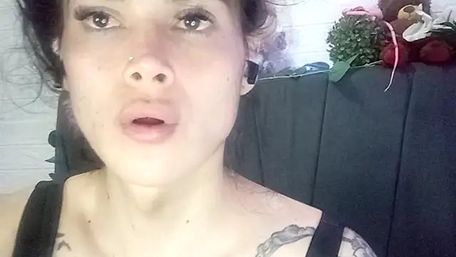 Snapshot of Devilnia9 chatting on October 17, 8:11 pm Devilnia9 online show from October 17, 8:11 pm