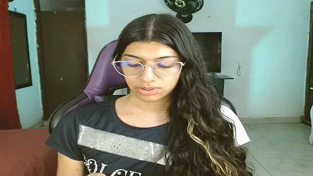 engielphoenis14 online show from March 14, 11:10 pm