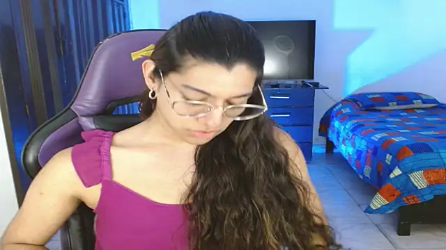 Snapshot of engielphoenis14 chatting on June 9, 10:43 pm engielphoenis14 online show from June 9, 10:43 pm