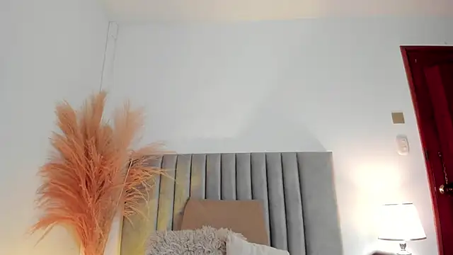 LucyJhonnsonn online show from December 10, 1:00 am