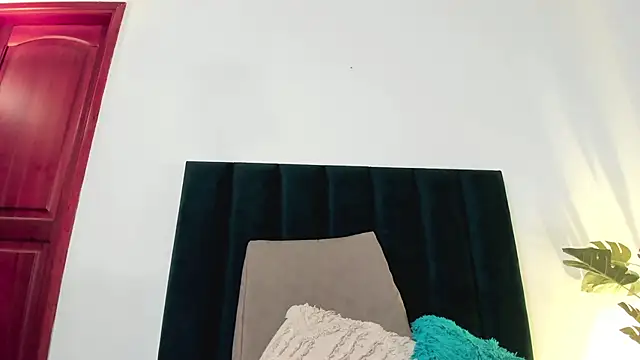 LucyJhonnsonn online show from December 27, 4:04 am