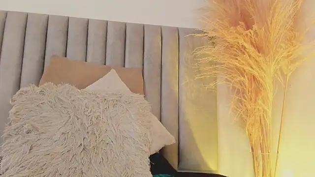 LucyJhonnsonn online show from January 17, 3:45 am