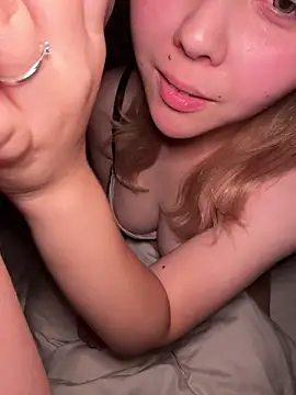 NANAchan R online show from June 17, 3:57 pm