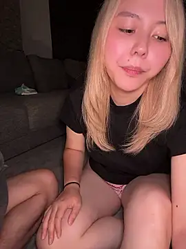 NANAchan R online show from July 3, 2:23 pm