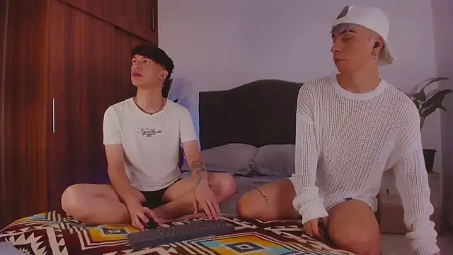 2gays 1Str8 online show from December 28, 9:51 pm