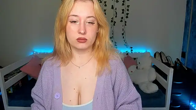 Emily Gin online show from October 8, 2:42 am