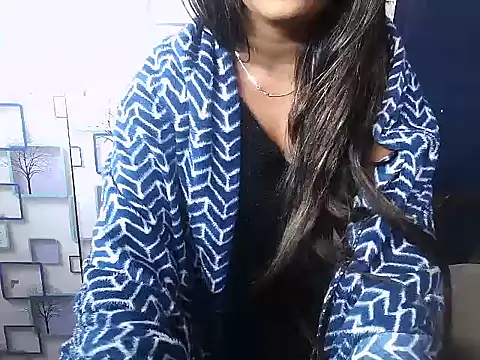 Hot Naina- online show from December 1, 8:31 pm