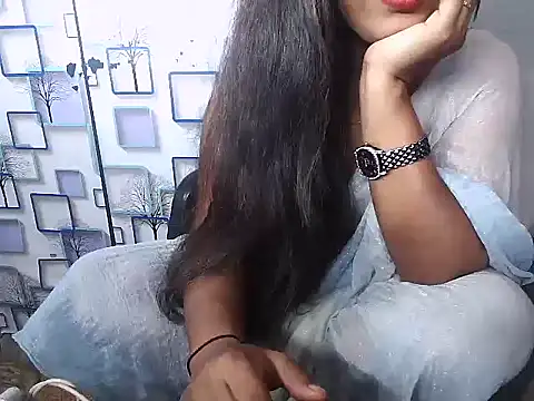 Hot Naina- online show from December 2, 8:55 pm