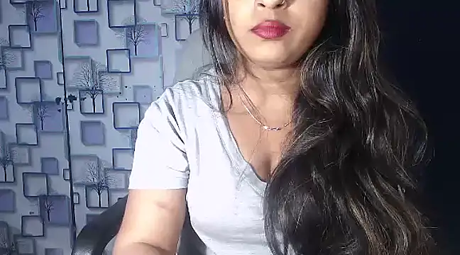 Hot Naina- online show from December 12, 4:53 pm