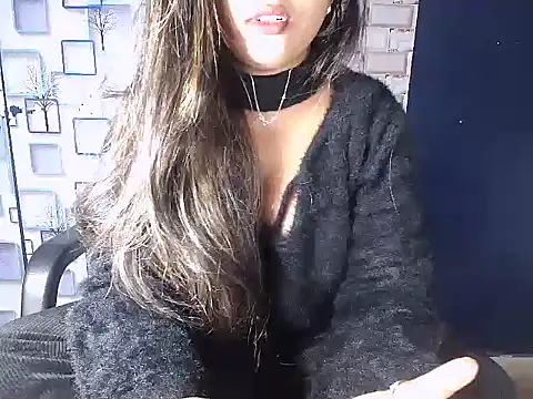 Hot Naina- online show from December 18, 5:31 pm