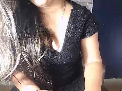 Hot Naina- online show from December 19, 6:12 pm