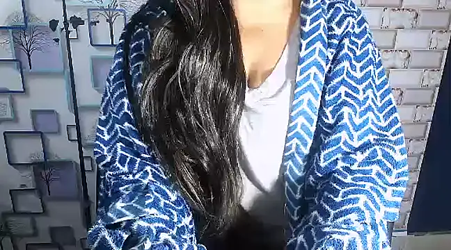 Hot Naina- online show from January 23, 3:11 pm