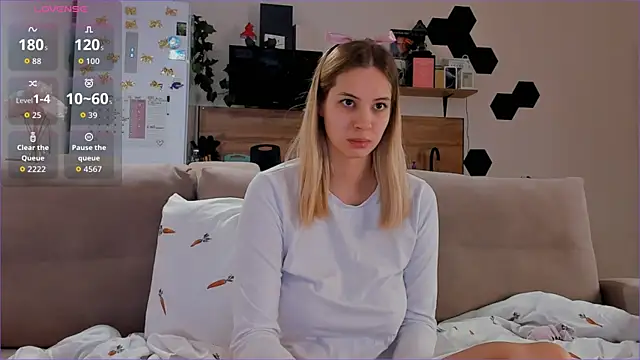 Snapshot of Girl_alone_home chatting on November 6, 3:57 pm Girl alone home online show from November 6, 3:57 pm