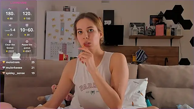 Snapshot of Girl_alone_home chatting on November 13, 4:17 pm Girl alone home online show from November 13, 4:17 pm