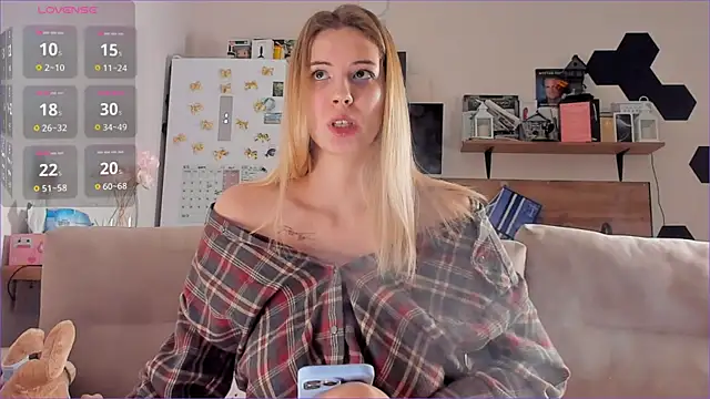 Snapshot of Girl_alone_home chatting on November 20, 3:45 pm Girl alone home online show from November 20, 3:45 pm