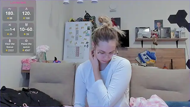 Girl alone home online show from February 5, 3:33 am