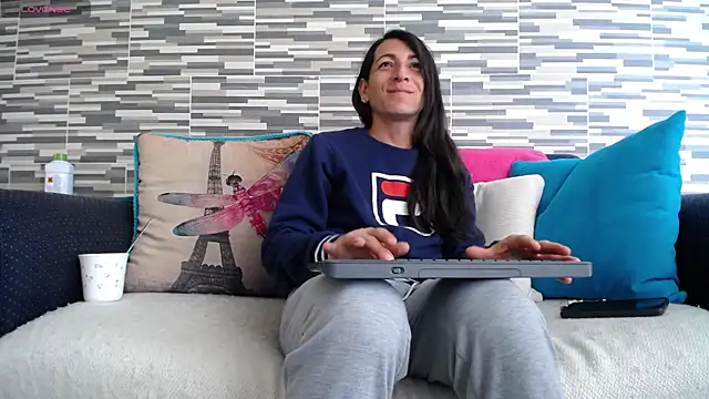 Snapshot of VioletaGomezCo chatting on June 10, 2:49 pm VioletaGomezCo online show from June 10, 2:49 pm