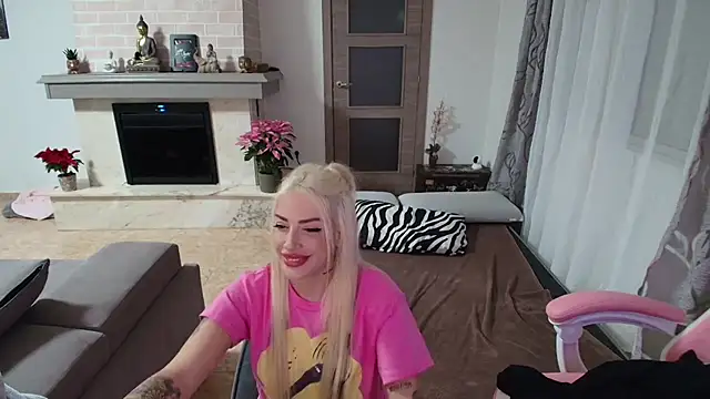 Snapshot of aradia_demon chatting on November 24, 5:56 pm aradia demon online show from November 24, 5:56 pm