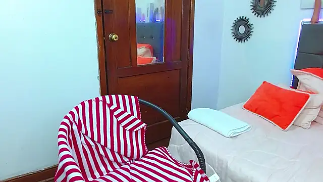 karlamorris  online show from December 24, 7:39 am