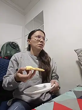 karlamorris  online show from November 21, 12:37 pm