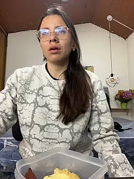 karlamorris  online show from February 4, 1:28 pm