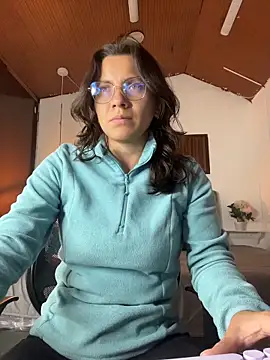 karlamorris  online show from June 9, 1:23 pm