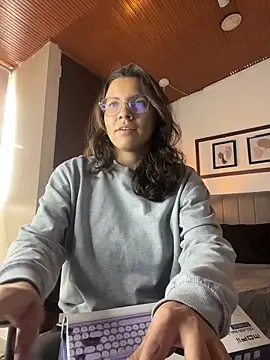 karlamorris  online show from June 10, 1:10 pm